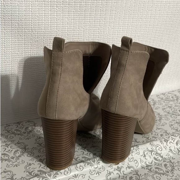 Brash suede leather high heels booties, size 9 - Picture 2 of 10